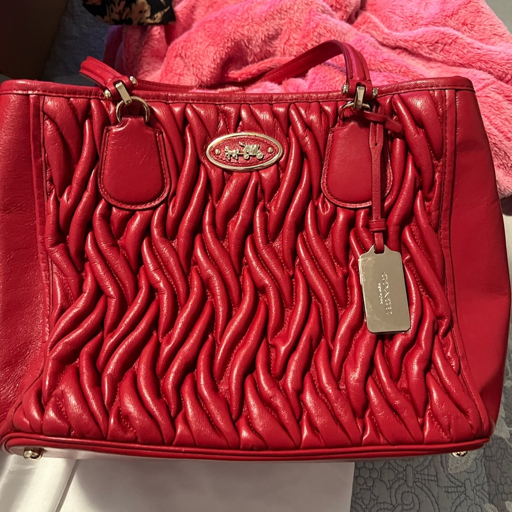 COACH Matelassé Kitt Carryall gathered leather gold tone hardware. Like new!!